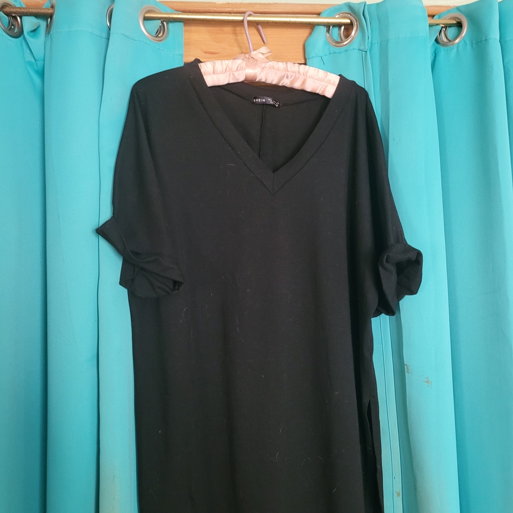 SHEIN Black V-Neck Short Sleeve Tee